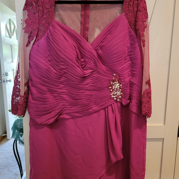 Formal dresses - Picture 9 of 10